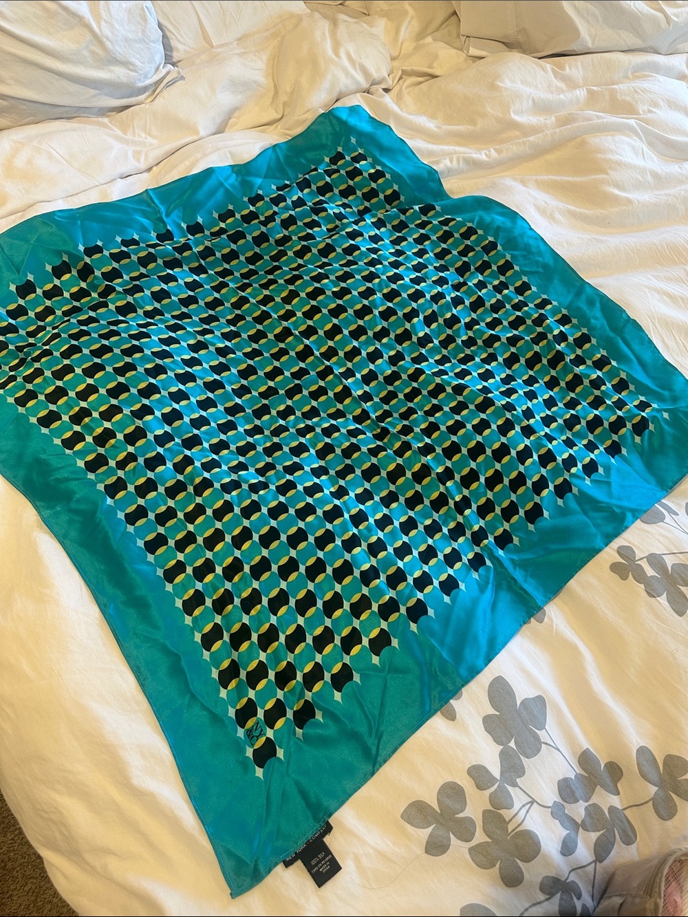 Silk Geometric Teal Accent Scarf - Unbranded beautiful